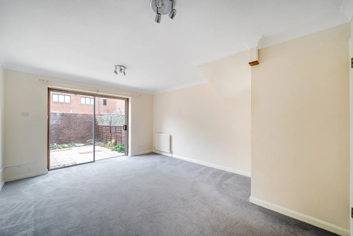 Hawthorne Place, Epsom KT17 photo 3