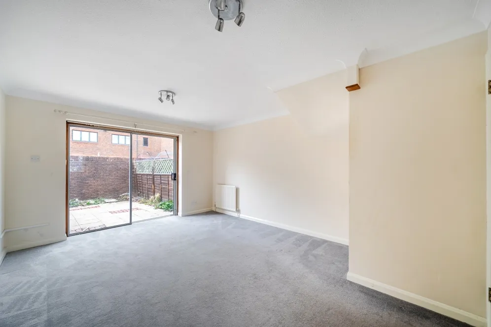 Hawthorne Place, Epsom KT17 photo 3