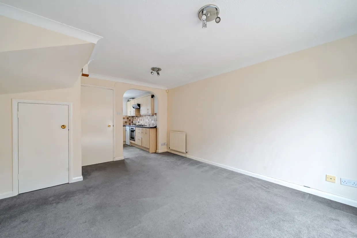 Hawthorne Place, Epsom KT17 photo 4