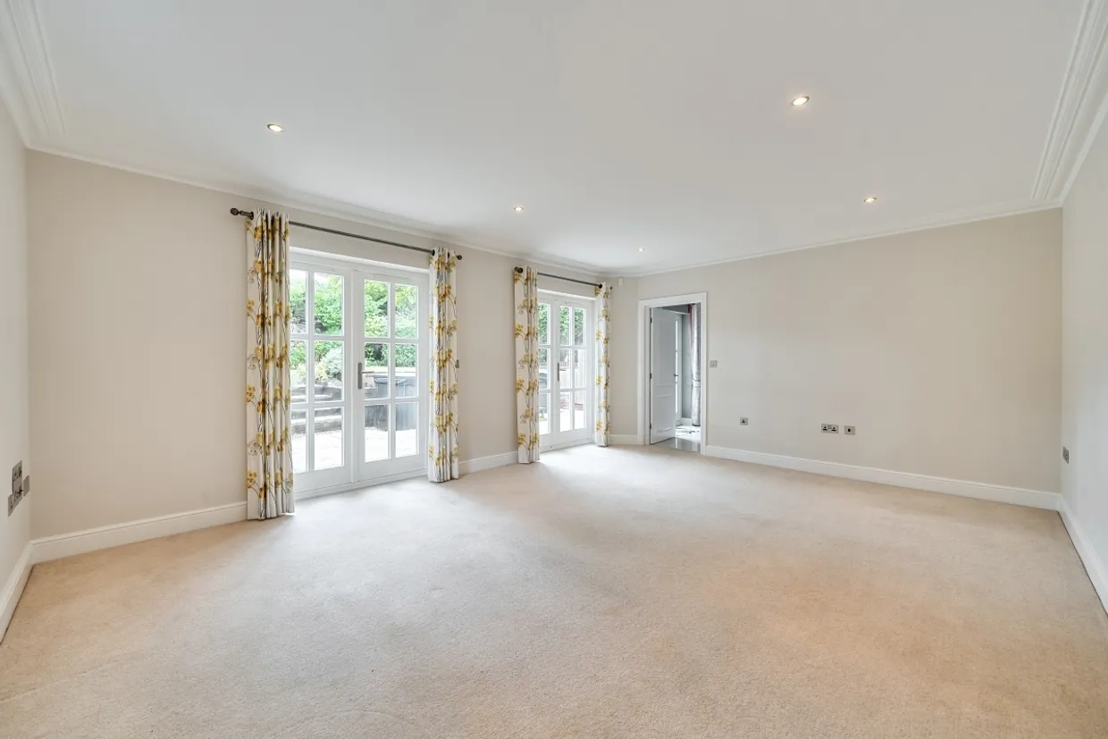 Mornington Drive Winchester SO22 photo 3