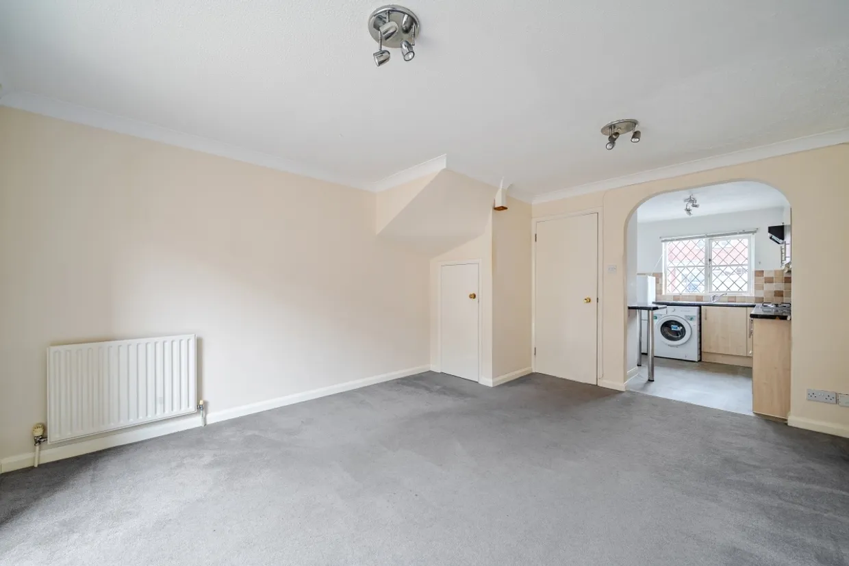 Hawthorne Place, Epsom KT17 photo 5