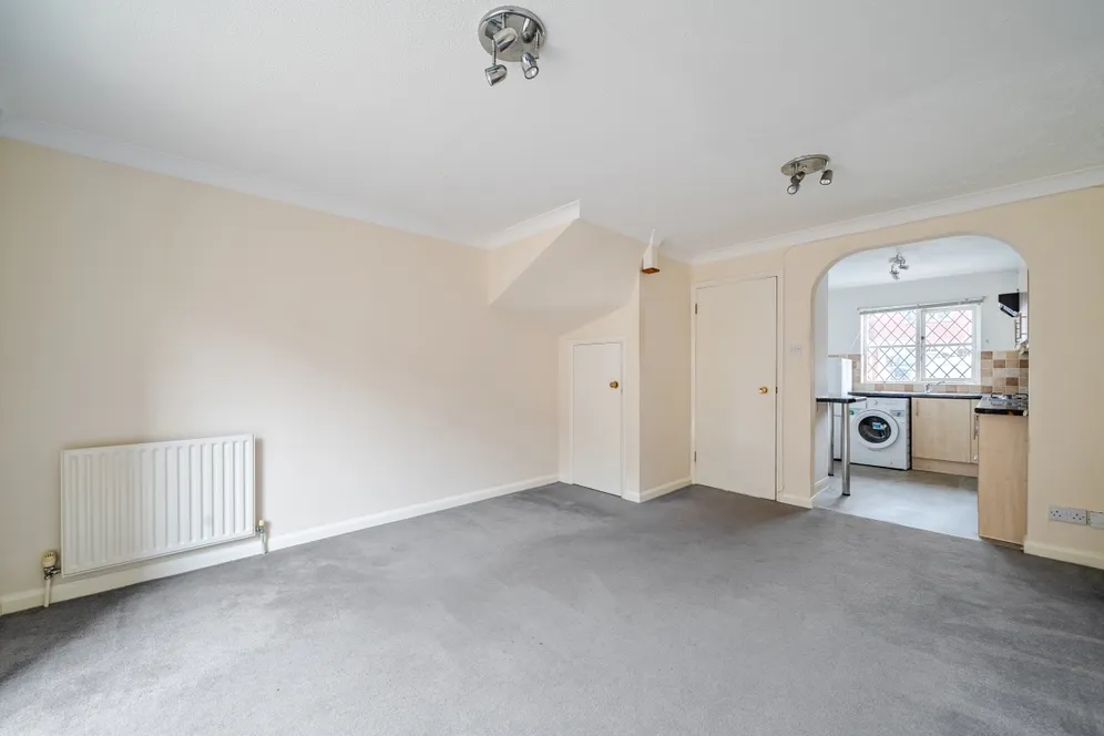 Hawthorne Place, Epsom KT17 photo 5