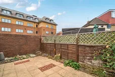 Hawthorne Place, Epsom KT17 photo 6