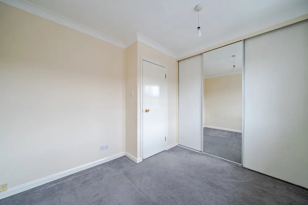 Hawthorne Place, Epsom KT17 photo 8