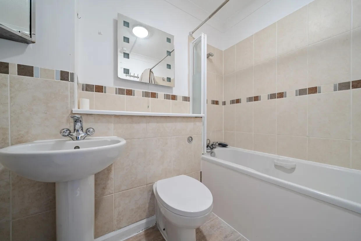 Hawthorne Place, Epsom KT17 photo 9
