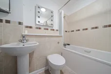 Hawthorne Place, Epsom KT17 photo 9