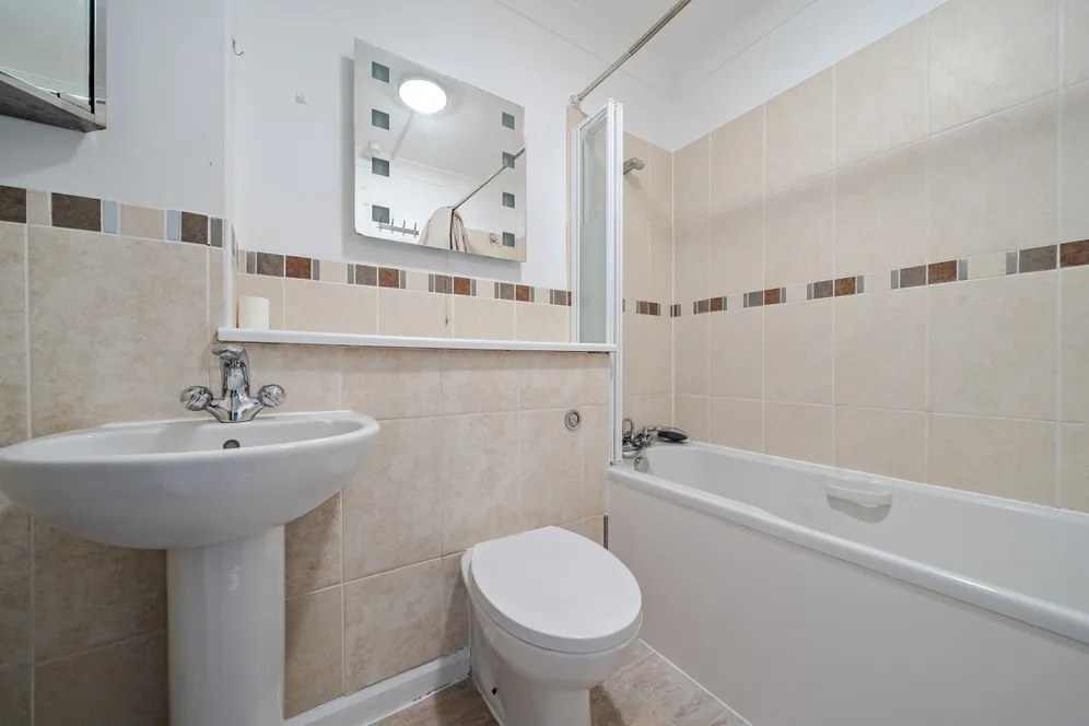 Hawthorne Place, Epsom KT17 photo 9
