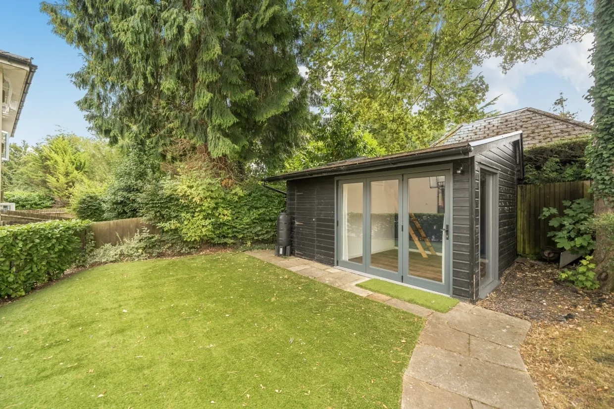 Mornington Drive Winchester SO22 photo 9