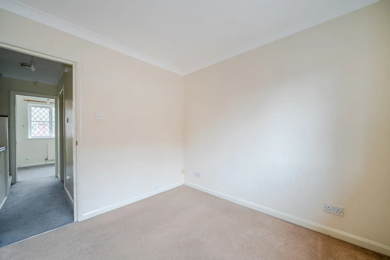 Hawthorne Place, Epsom KT17 photo 14