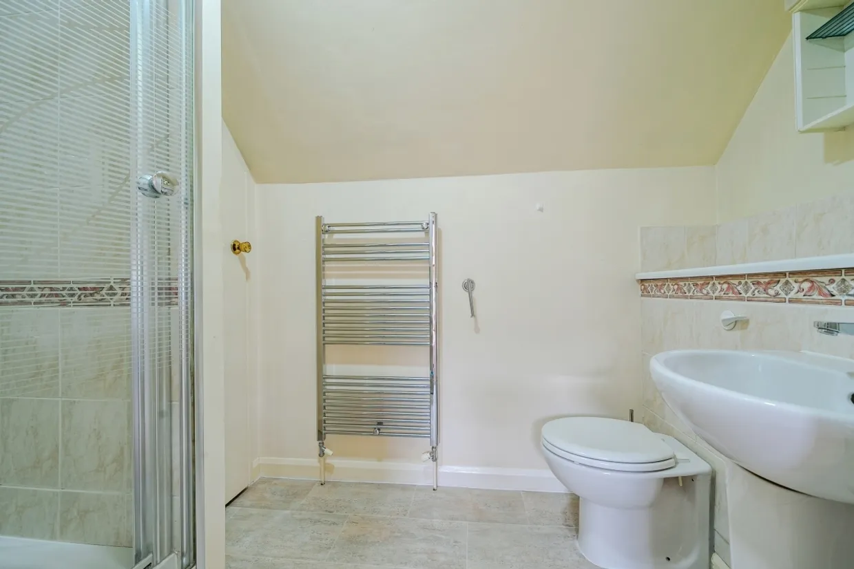 Hawthorne Place, Epsom KT17 photo 15