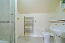 Hawthorne Place, Epsom KT17 photo 15