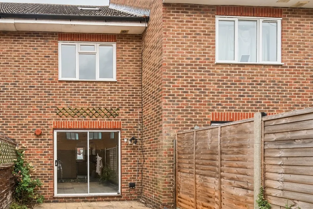 Hawthorne Place, Epsom KT17 photo 16