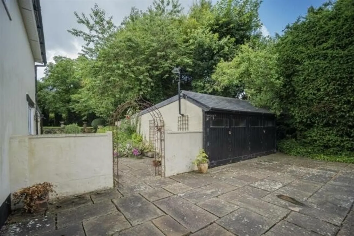 High Street Tilshead SP3 photo 15