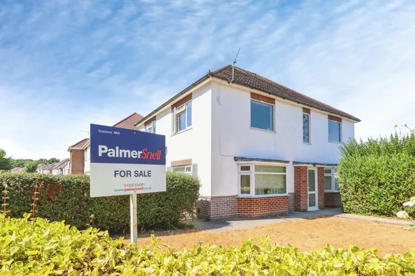 Longbarrow Close, QUEENS PARK, Bourne...