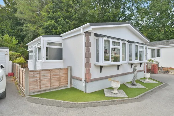 Longbeech Park, Canterbury Road, Char...