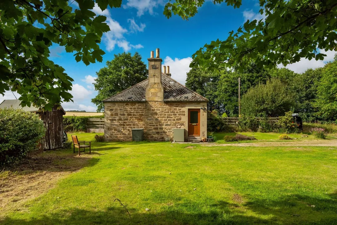 https://mr0.homeflow-assets.co.uk/files/photo/image/48115/1486/_x_/80138_E_Unthank_FC-024.jpg
