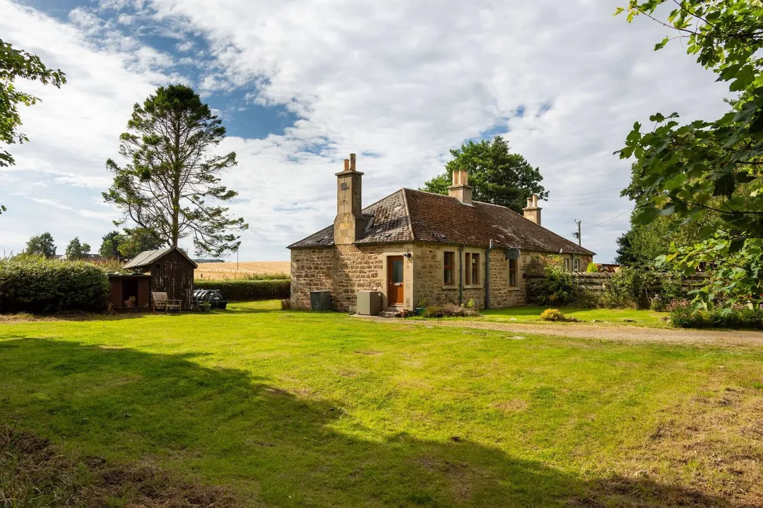 https://mr0.homeflow-assets.co.uk/files/photo/image/48115/1488/_x_/80138_E_Unthank_FC-023.jpg