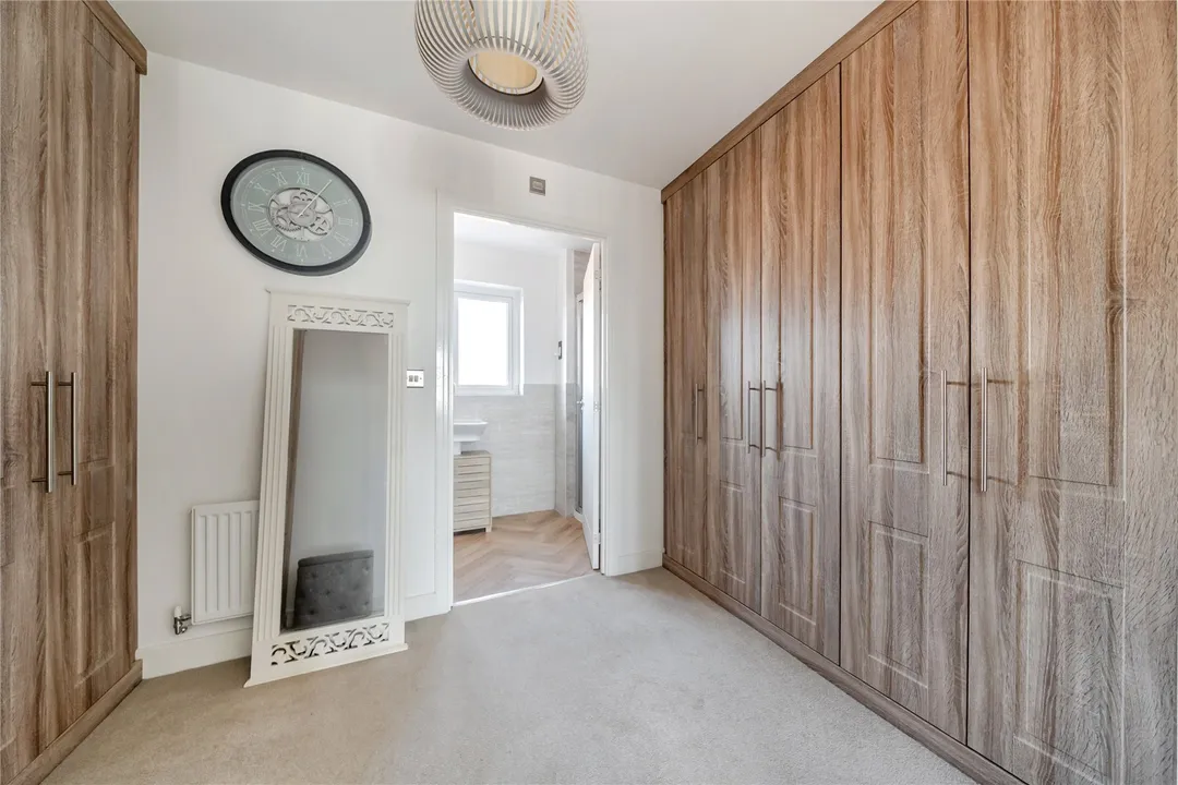 https://mr0.homeflow-assets.co.uk/files/photo/image/48115/6069/_x_/TOP260175_16.jpg