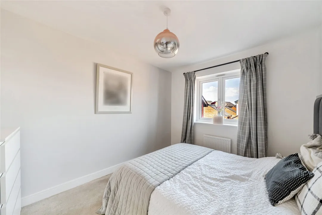 https://mr0.homeflow-assets.co.uk/files/photo/image/48115/6072/_x_/TOP260175_14.jpg