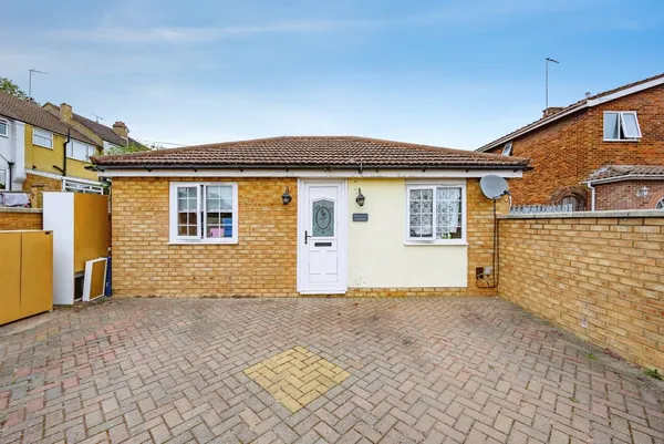 High Beech Road, Luton, Bedfordshire,...