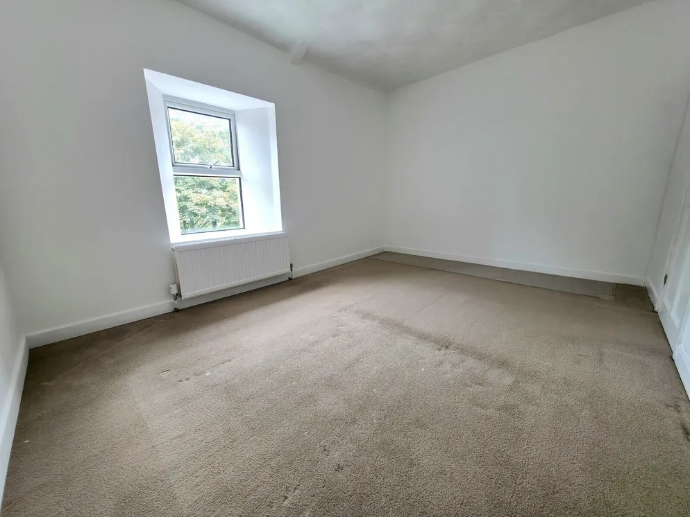 Property carousel item 6