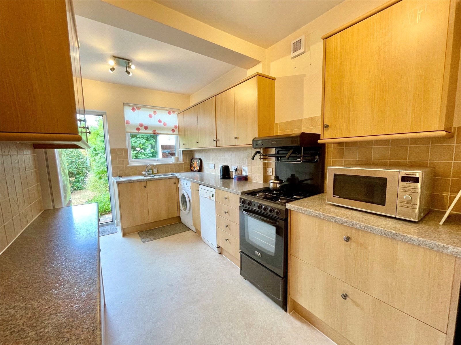 Flemming Avenue, Leigh-on-Sea, Essex, SS9 Image 6
