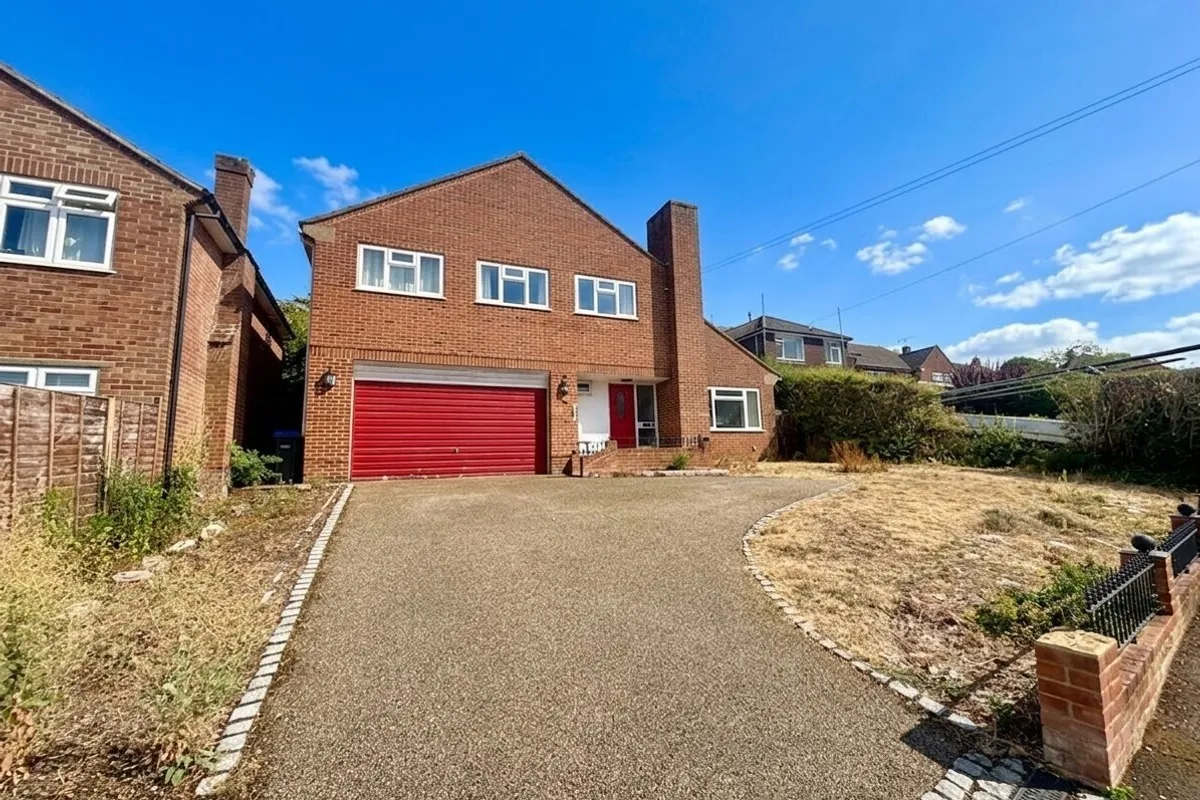 Potters Way, Laverstock, SALISBURY