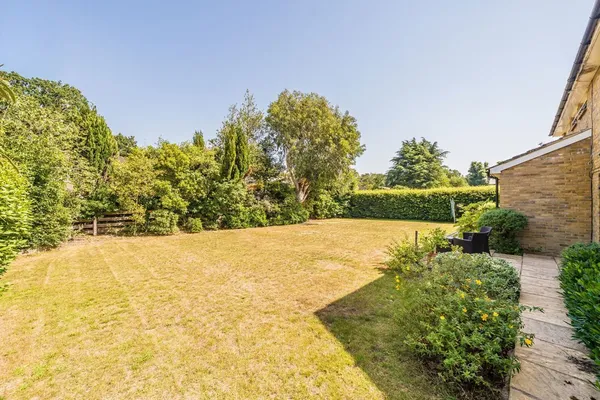 Milner Drive, Cobham, KT11 photo 9