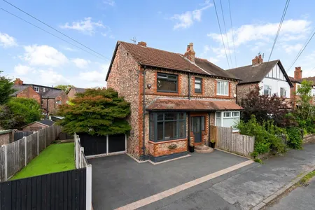 Cleveland Road, Hale, WA15