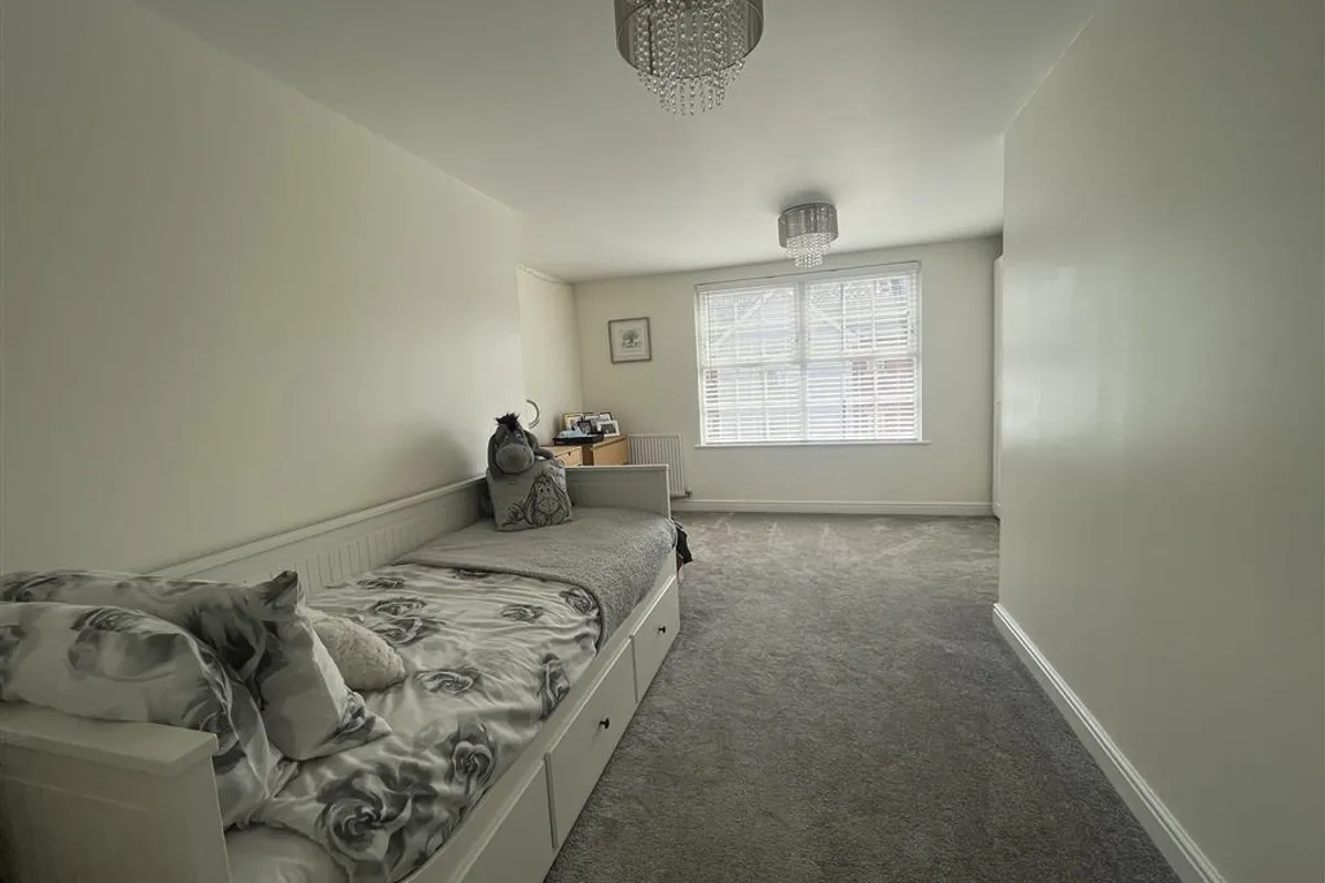 Florey Gardens, AYLESBURY