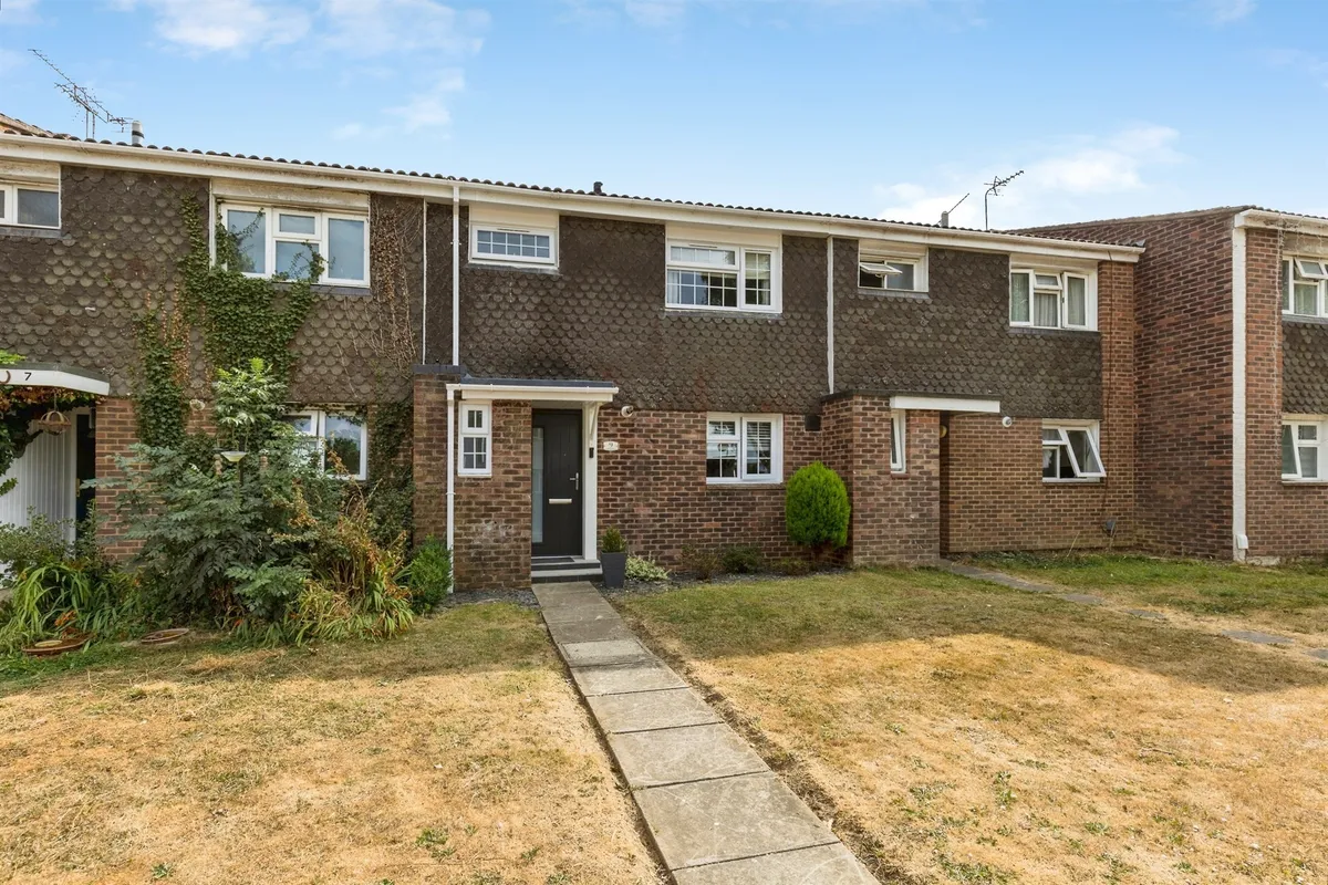 Curteys Walk, CRAWLEY