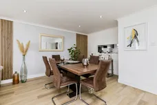 Curteys Walk, CRAWLEY