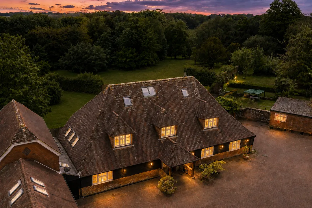 https://mr0.homeflow-assets.co.uk/files/photo/image/48116/5335/_x_/bKw--K3k6EiC9gSlSGMERQ.png