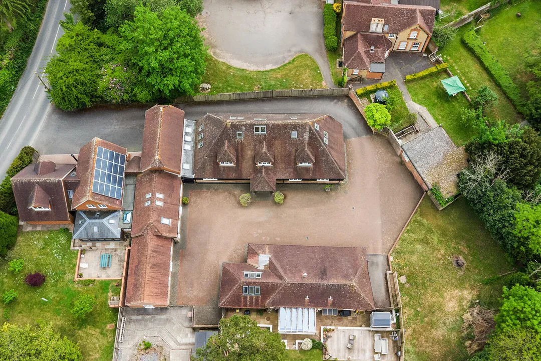 https://mr0.homeflow-assets.co.uk/files/photo/image/48116/5382/_x_/EHArAnRHaEG6mmxUDNgAeQ.jpg