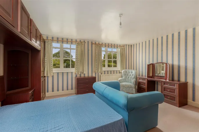 Property carousel image 8