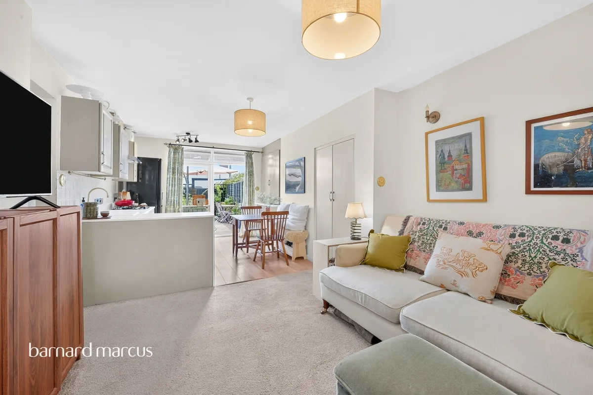 The Parade, Spa Drive, Epsom