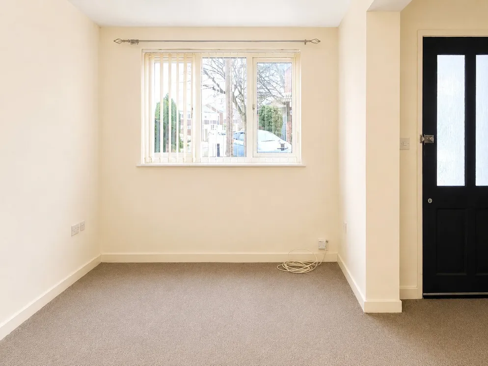 Property carousel item 4