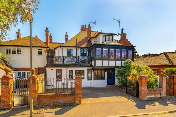 Mayfield Road, Weybridge, KT13 photo 1