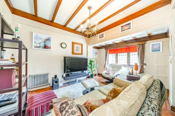 Mayfield Road, Weybridge, KT13 photo 5