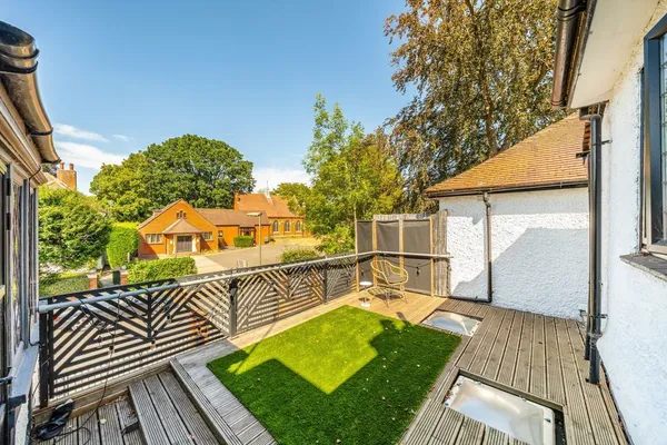 Mayfield Road, Weybridge, KT13 photo 11