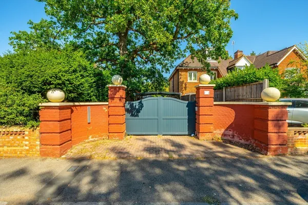 Mayfield Road, Weybridge, KT13 photo 14