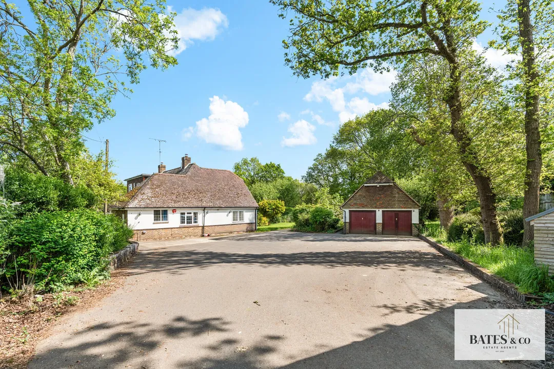 https://mr0.homeflow-assets.co.uk/files/photo/image/48116/7692/_x_/7Uk1gkLw9k-B5UYQGbbh6g.jpg
