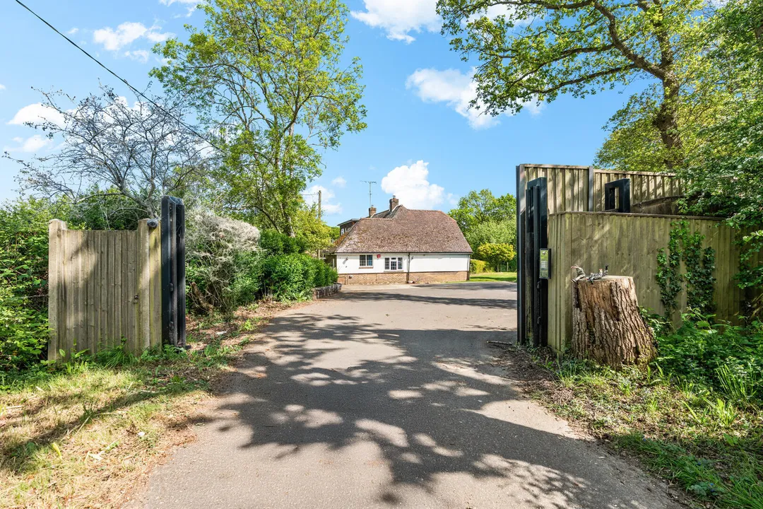 https://mr0.homeflow-assets.co.uk/files/photo/image/48116/7695/_x_/ZI-VyVAVzECmAxHrs0t5hA.jpg