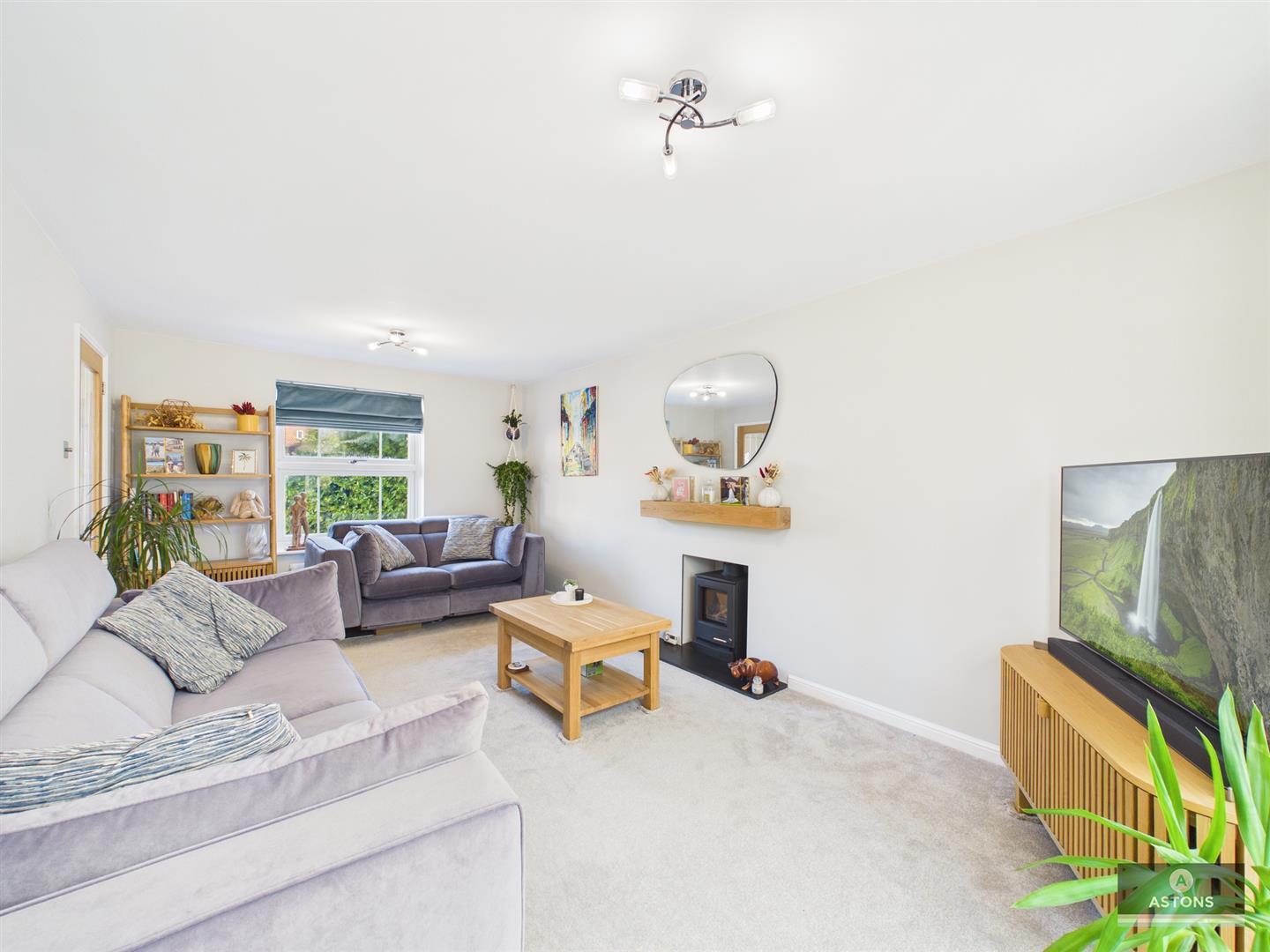 Salterns Road, Maidenbower Image 3