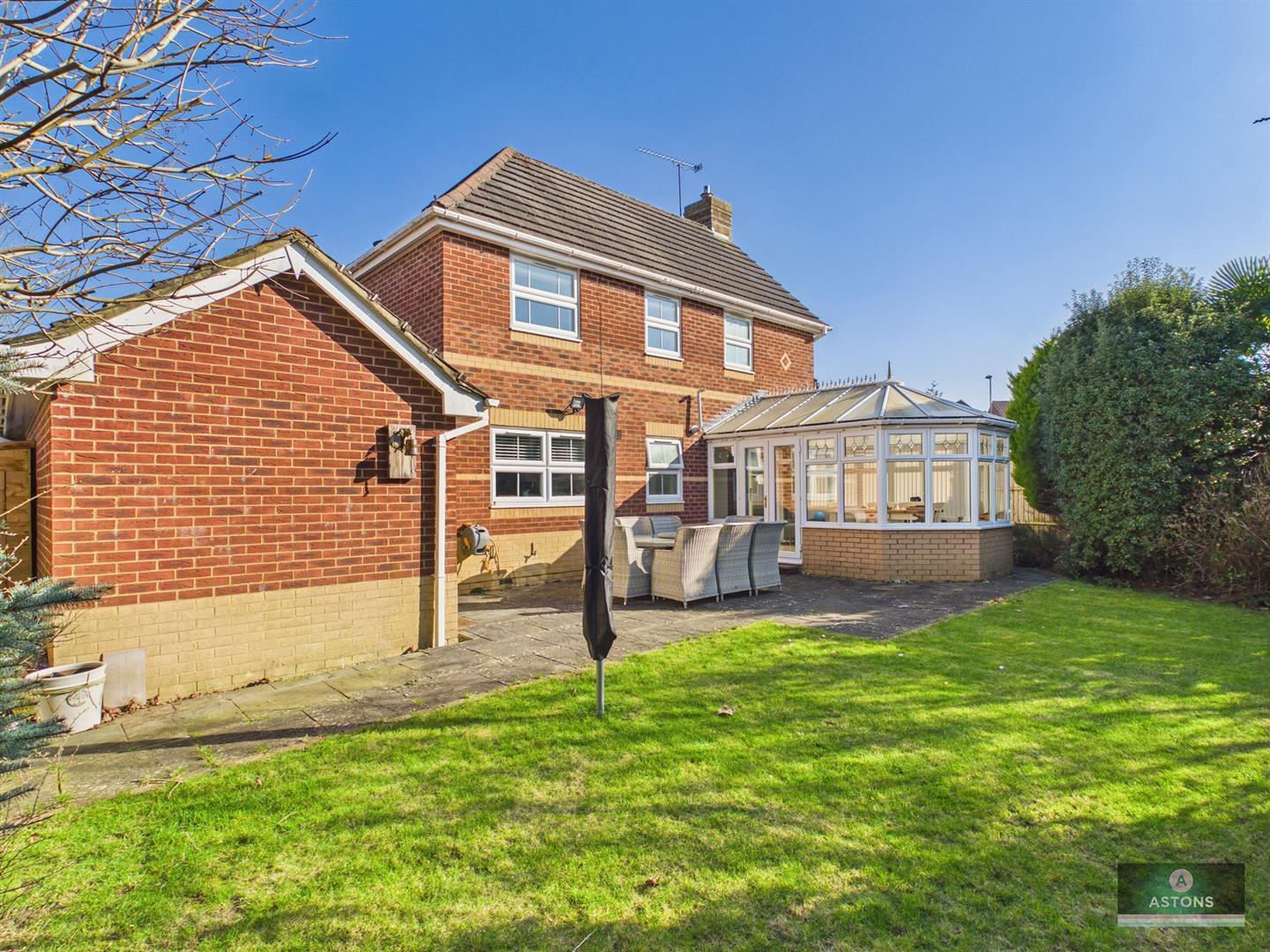 Salterns Road, Maidenbower Image 9