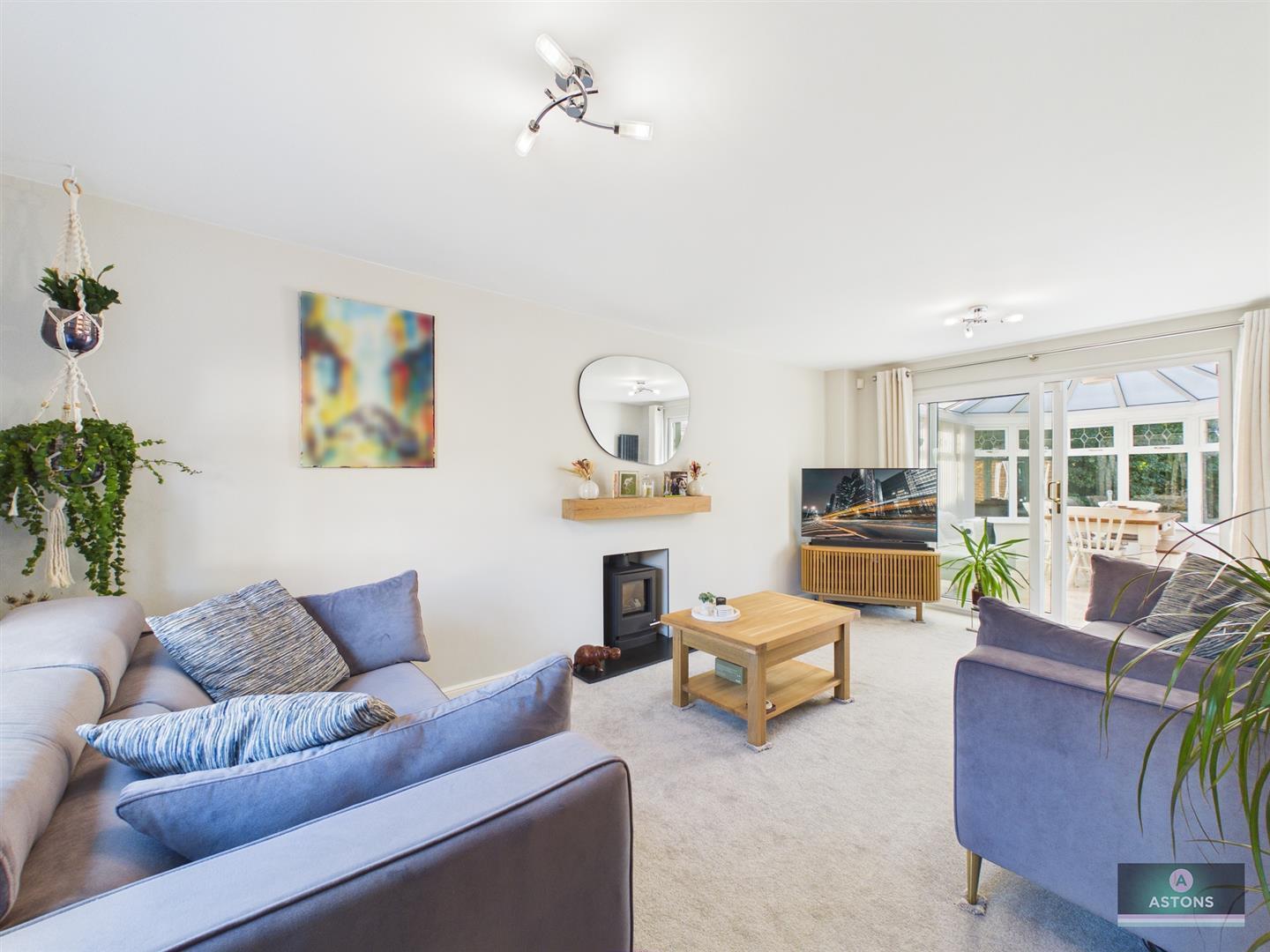 Salterns Road, Maidenbower Image 13