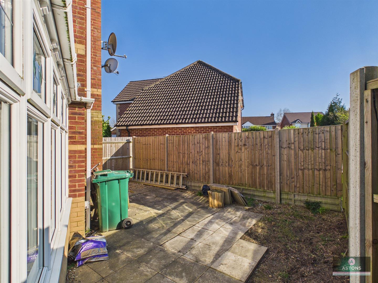Salterns Road, Maidenbower Image 28