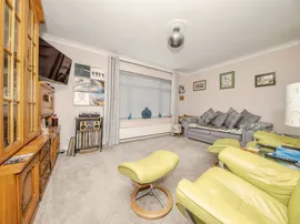 James Gardens, St. Osyth, Clacton-On-Sea thumb 3