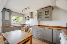 Buckingham Gardens, West Molesey KT8 photo 4