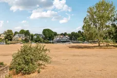 Buckingham Gardens, West Molesey KT8 photo 22